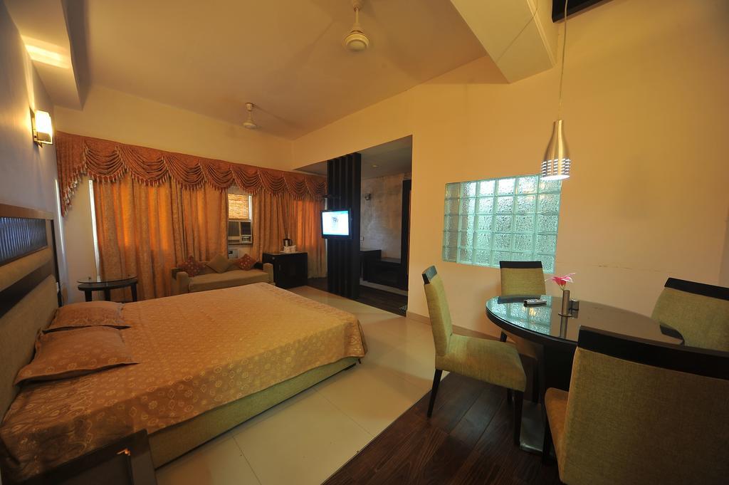 Jullundur Hotel & Restaurant Chandigarh Room photo