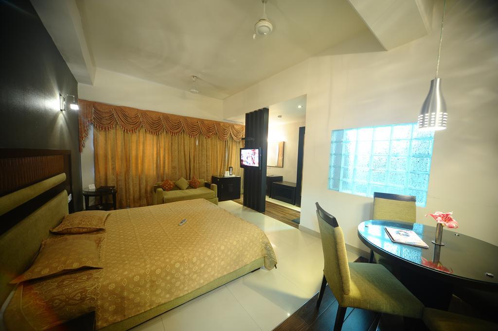 Jullundur Hotel & Restaurant Chandigarh Room photo